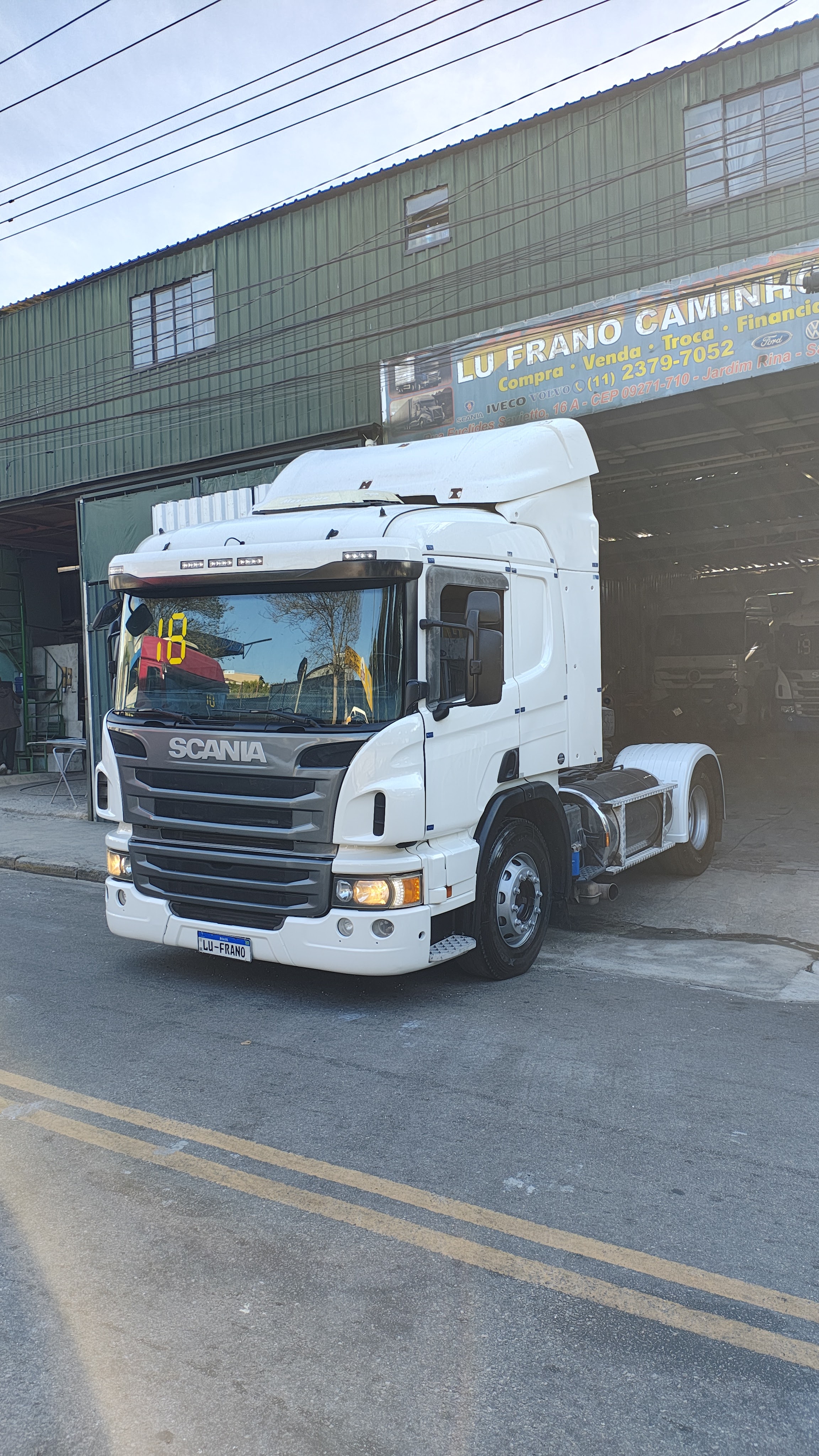 Scania P360 2018 - Lu Frano Caminhões